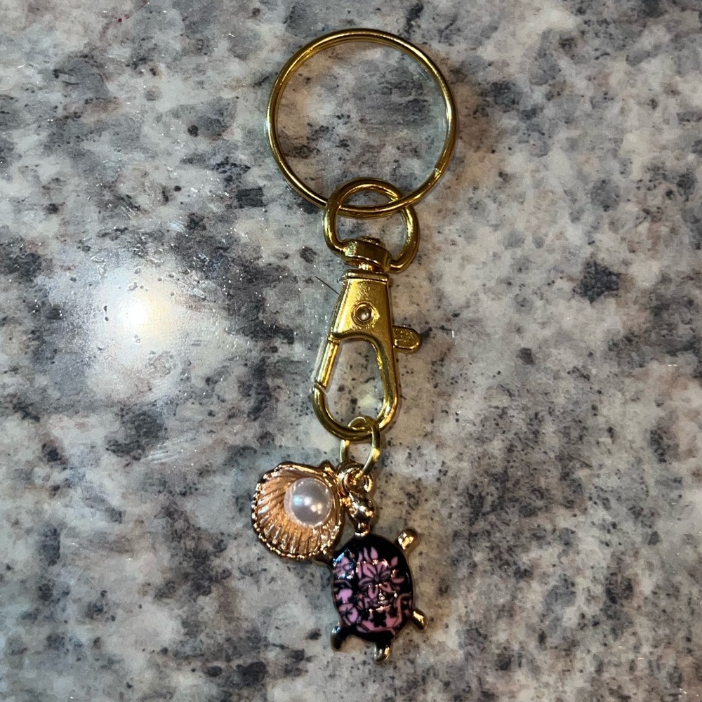 BRAND NEW Black & Pink Turtle & Pearl Keychain